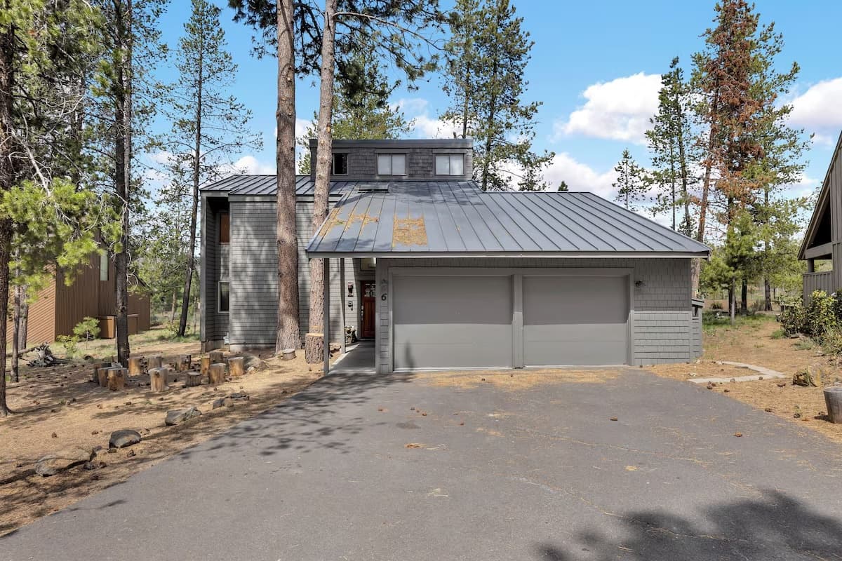 Exterior of Puma Ln Sunriver with driveway and garage
