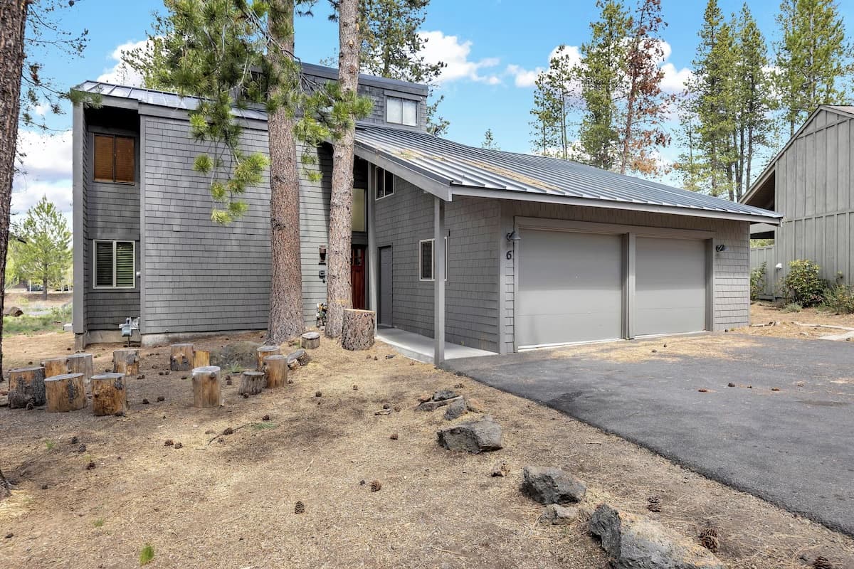 Front exterior of Puma Ln Sunriver surrounded by pine trees