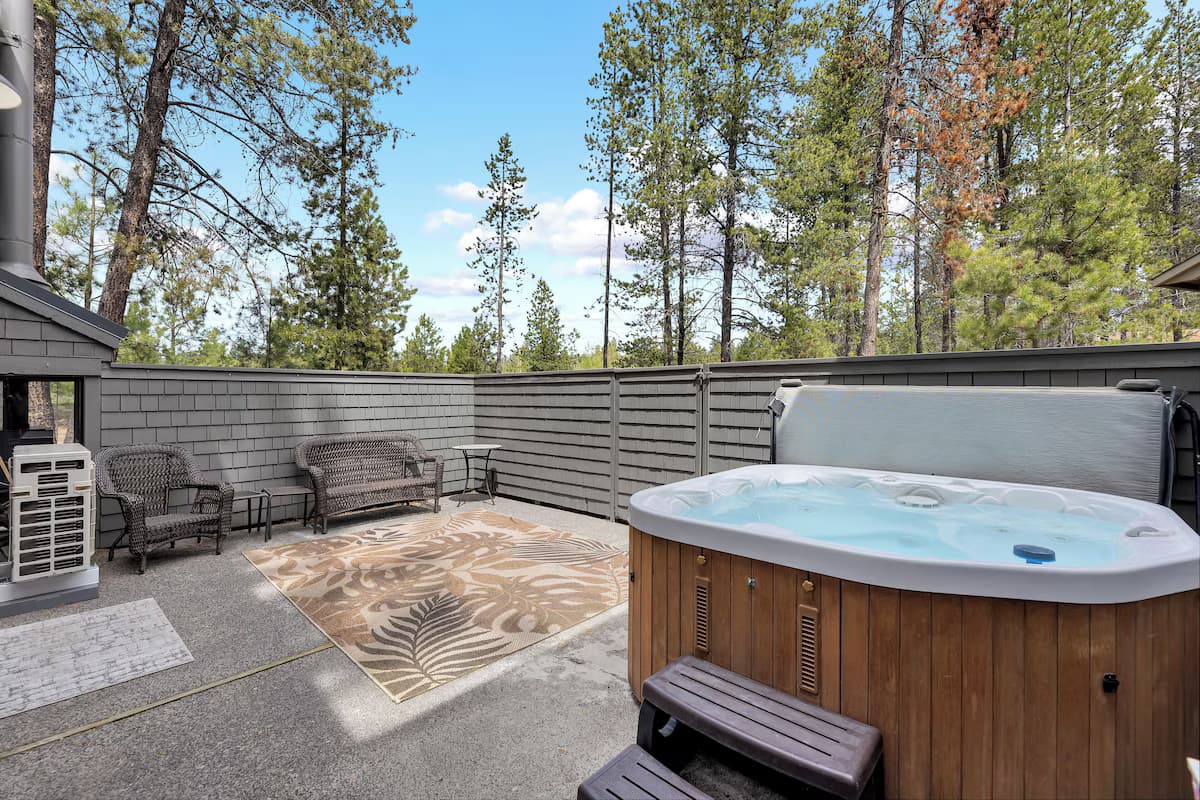 Private hot tub at Puma Ln Sunriver